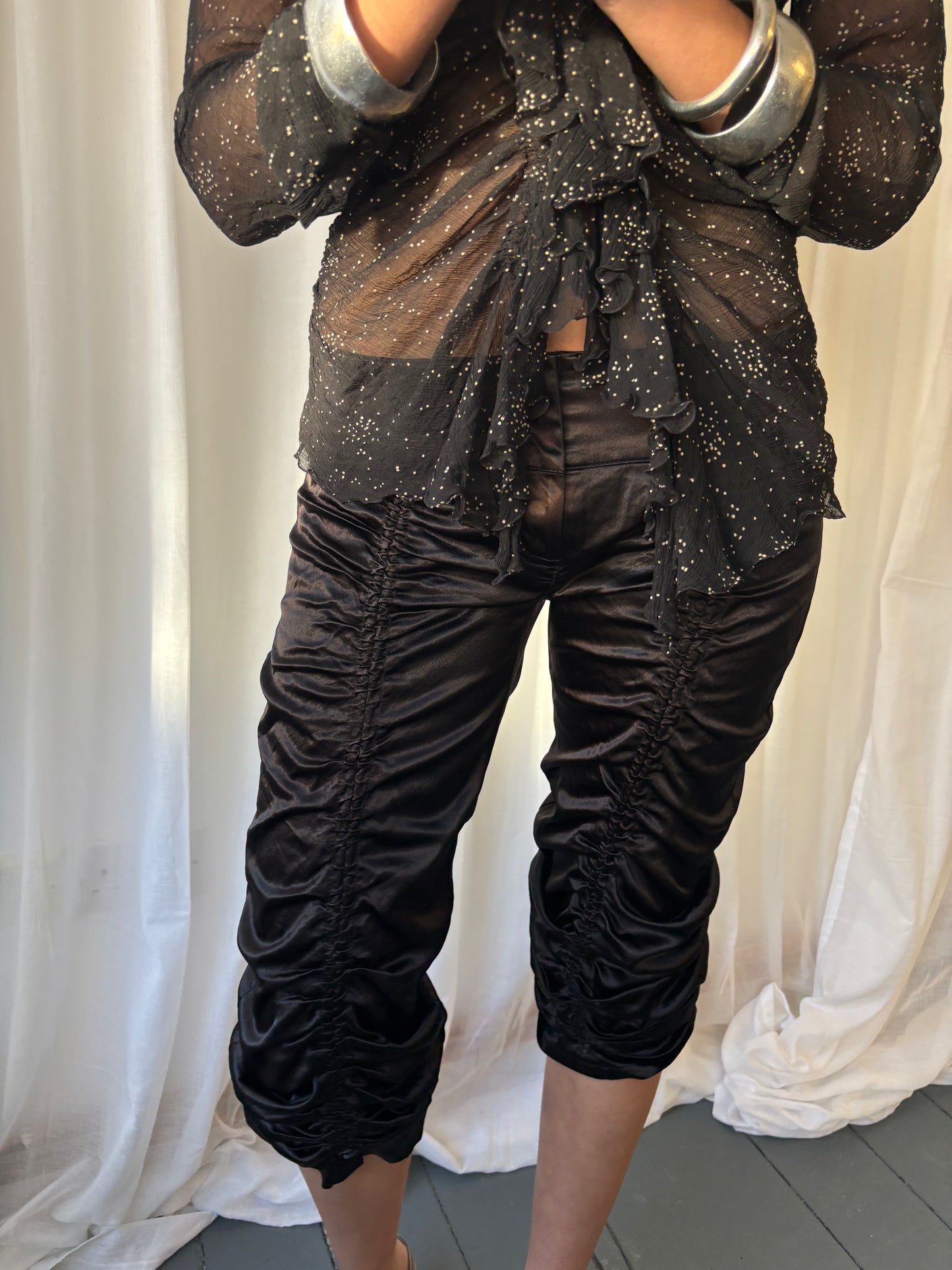 Voyage Black Ruched Capris