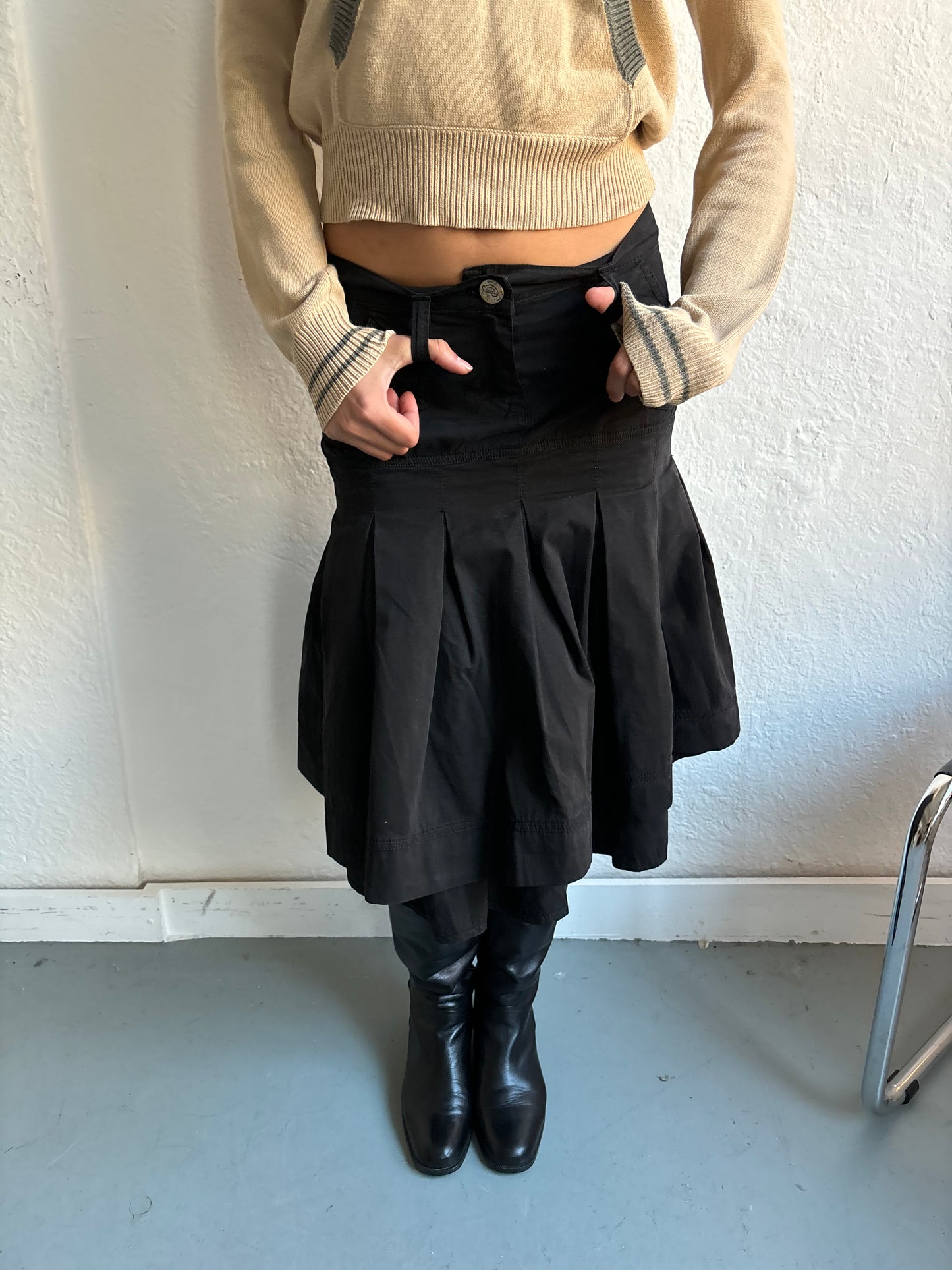 Pikkanto Black Pleated Skirt