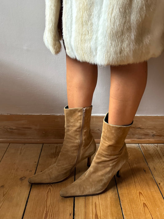 Pied à Terre Tan Suede Boots