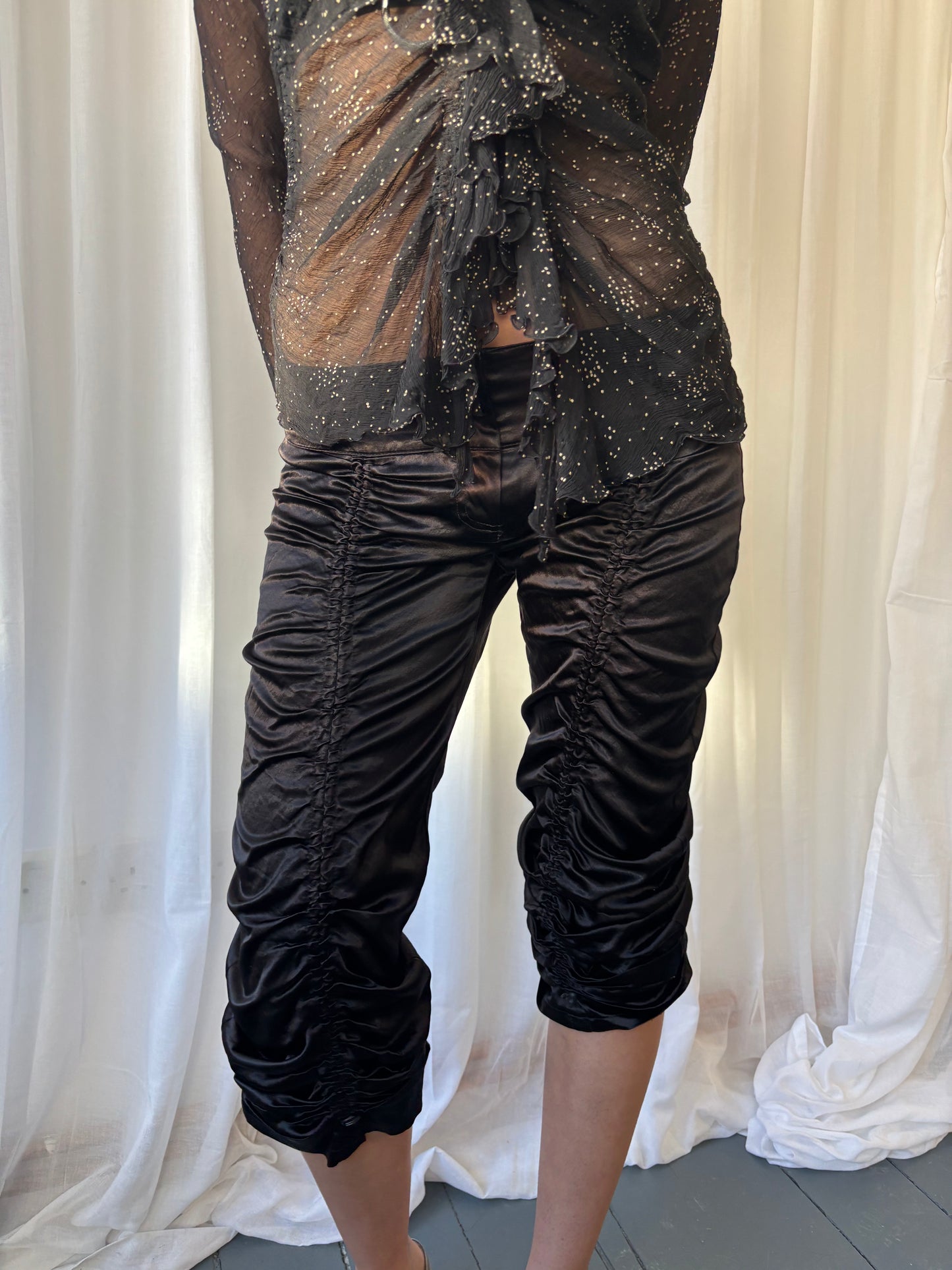 Voyage Black Ruched Capris