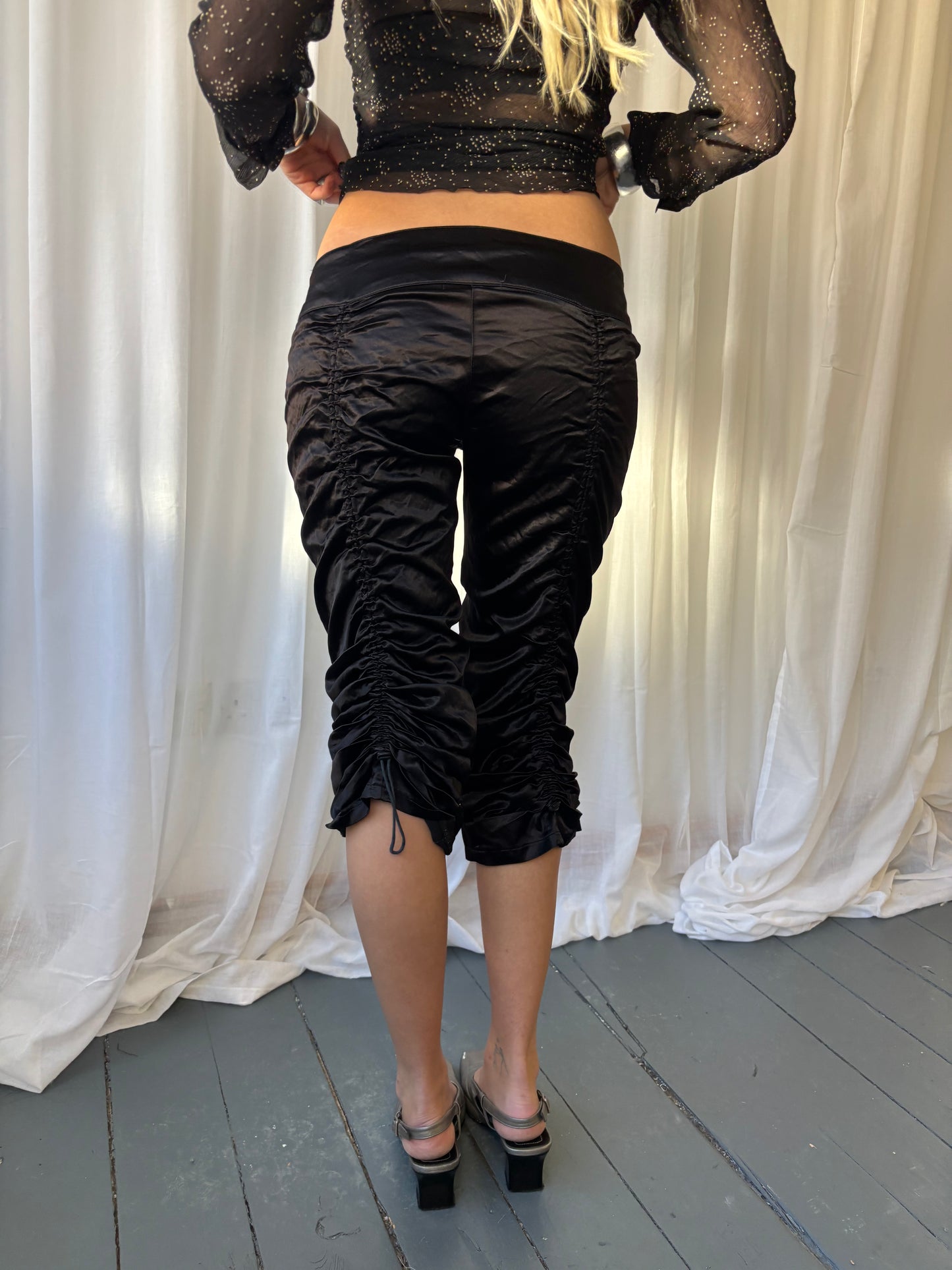 Voyage Black Ruched Capris