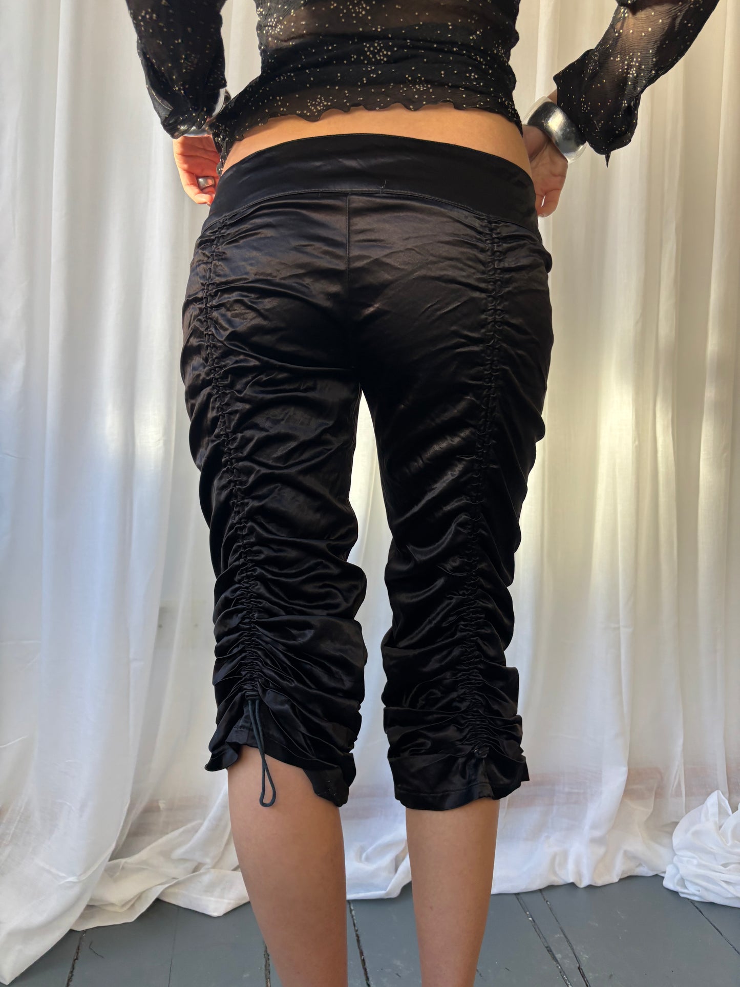 Voyage Black Ruched Capris